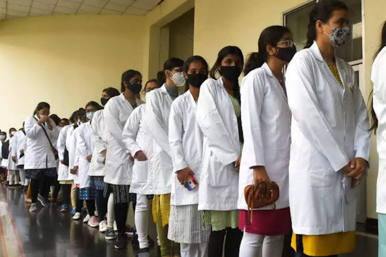 Staff Nurse Recruitment : लोक सेवा आयोग ने स्टाफ नर्स के पदों पर निकाली भर्ती, जानें डिटेल