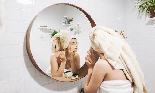 Skin Care Tips : फेसवॉश से नहीं  इन चीजों से धोएं अपना चेहरा, खिल उठेगी त्वचा