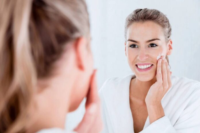 Skin Care Tips : फेसवॉश से नहीं इन चीजों से धोएं अपना चेहरा, खिल उठेगी त्वचा