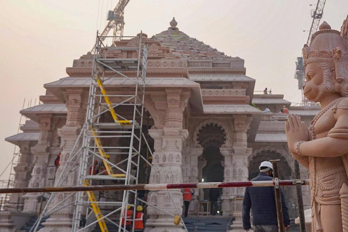अयोध्या में राम मंदिर खुलने से पहले ये शेयर मचा रहे तूफान